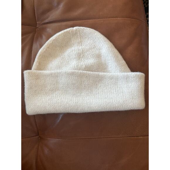 NWT Everlane The Felted Merino Beanie Hat Heathered Oat Cream White OS Adult - Picture 2 of 4